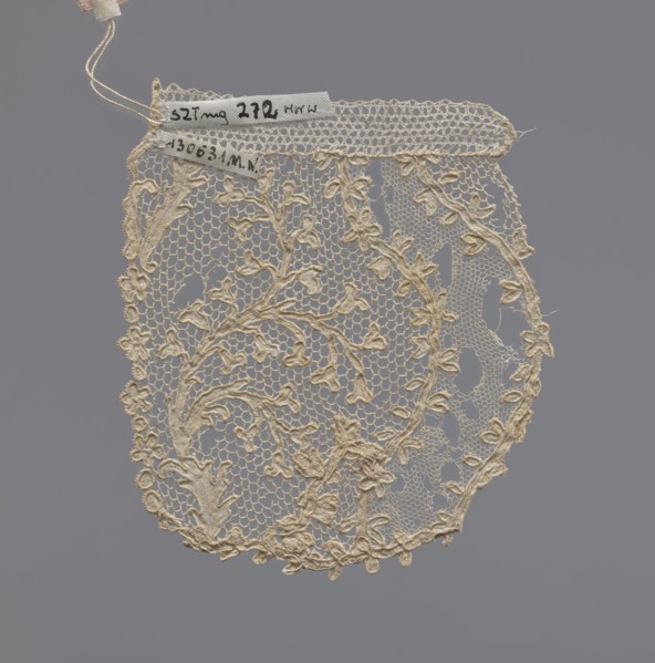 Lace fragment of a jabot, lace, 1st half of the 18th century, France; dimensions: length 10 cm,
