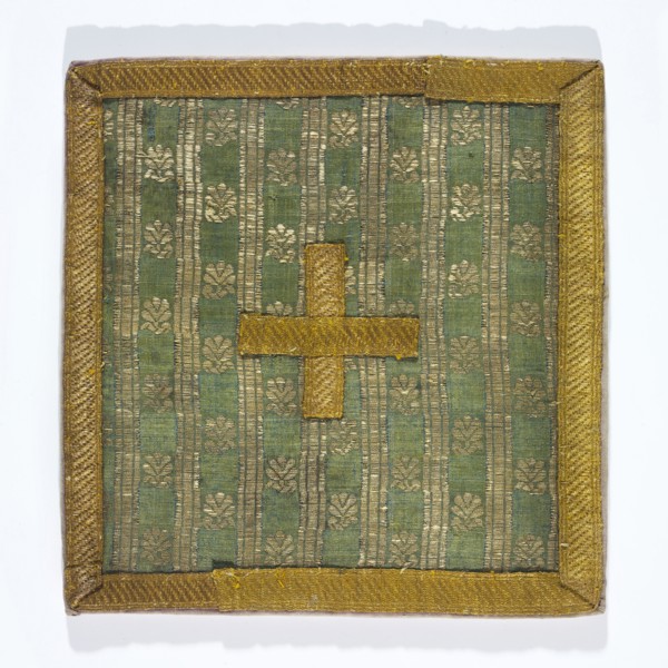 Pall of silk fabric with a fine pattern of stylised floral patterns between gold stripes. Lined