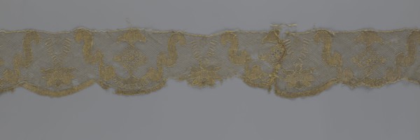 Lace fragment, lace strip finished with flat arched teeth on one side and straight on the other. In