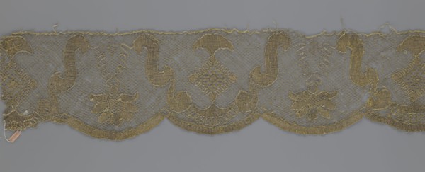 Lace fragment by Kublicki Piottuch, Alfred 1861–1945. The lace strip is finished with flat, arched