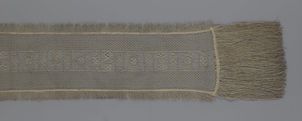 A so-called Saxon lace belt, lace belt accessory for men's clothing. The central part is a