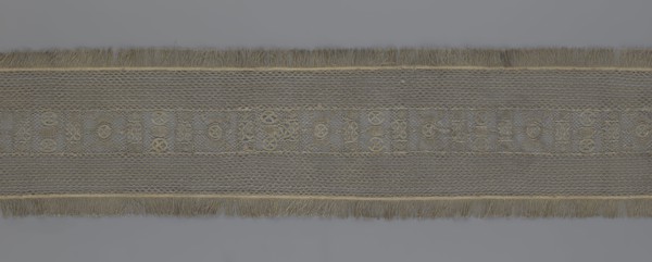 A so-called Saxon lace belt, lace belt accessory for men's clothing. The central part is a