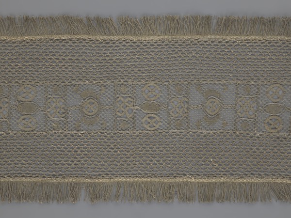 A so-called Saxon lace belt, creator, lace belt men's clothing accessory. The central part is a