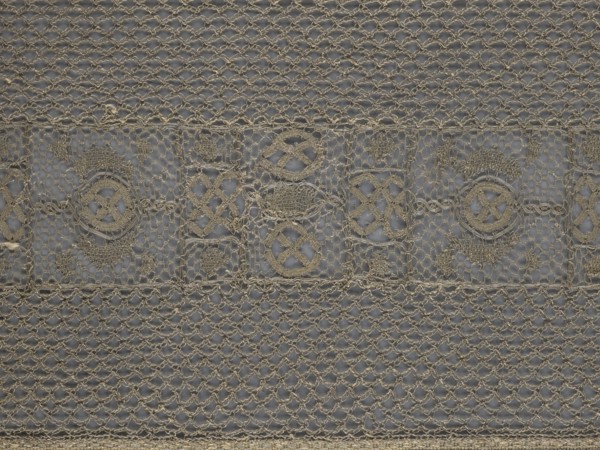 A so-called Saxon lace belt, lace belt and clothing accessory for men's fashion. The central part