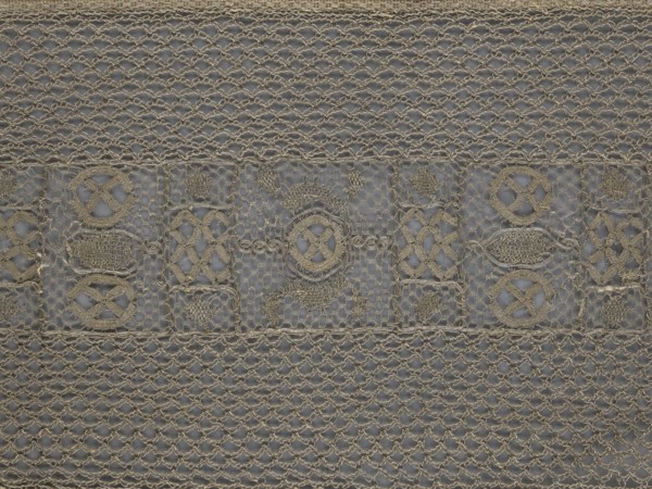A so-called Saxon lace belt, lace belt/men's clothing accessory. The central part is a continuous