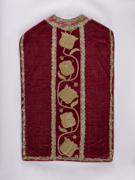 Chasuble, Liturgical vestment, end of 17th century embroidery. Central column embroidered with gold