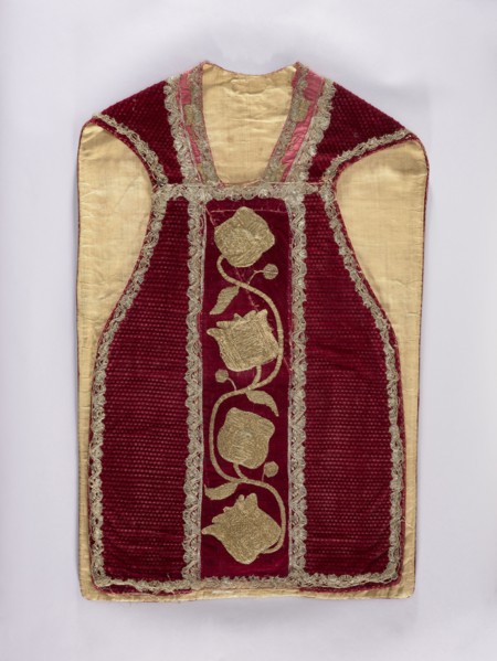 Chasuble, Liturgical vestment, 17th century end of 17th century - embroidery. Central column