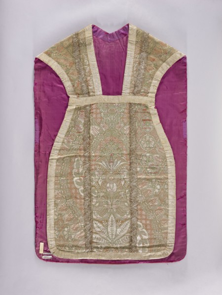 Chasuble, Liturgical vestment made of two types of lace fabrics: the front and sides of the back