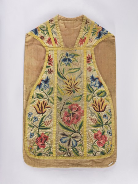 Chasuble, Chasuble made of woolen canvas embroidered with patterns of large, fantastic, diverse