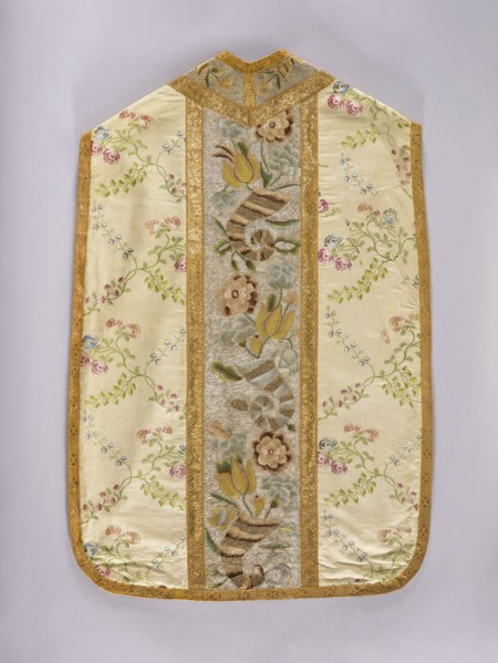 Chasuble made of cream-colored silk brocaded with a pattern of leafy, twisting twigs bearing small