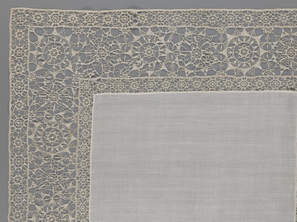 Doily, geometric ornaments; rosettes ornament; doilies; smooth center. Edge made of white linen