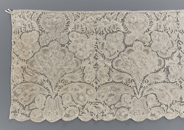 Lace fragment, unknown creator; purchase provenance. Brussels lace, early 18th century. Pattern