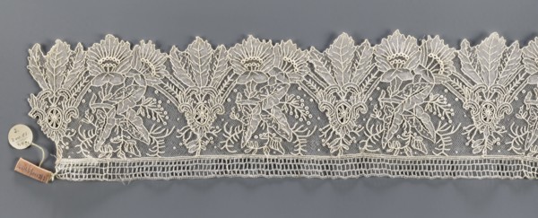 Lace fragment, Plant ornaments; with a pattern of stylized leaves and flowers, serrated on one side