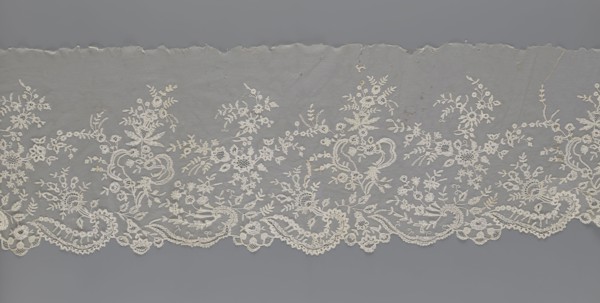 Lace fragment — shuttlecock;, needle lace and bobbin lace; shuttlecocks; tiny spiders — needlework