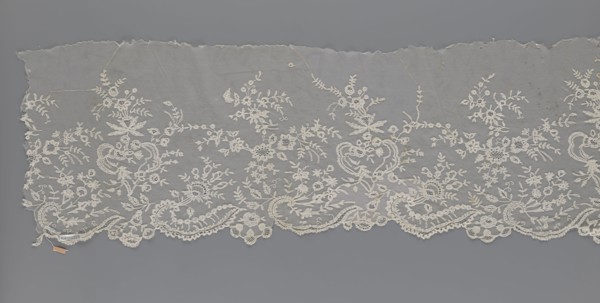 Lace fragment - shuttlecock;, Fashion accessory: clothing lace combining needle lace and bobbin