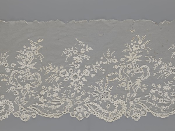 Lace fragment - shuttlecock., Purchase provenance. Fashion; clothing accessory. Needle lace and