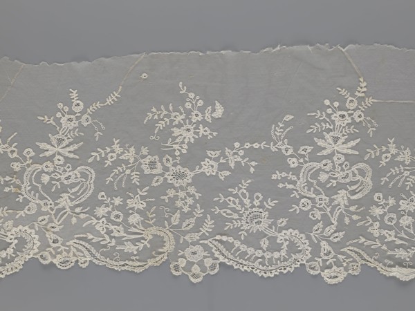 Lace fragment — shuttlecock;, Purchased provenance. Fashion accessory; needle lace and bobbin lace;