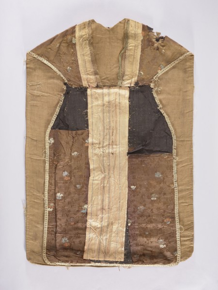 Chasuble, unknown creator; liturgical vestment, 18th century. Silk columns with a pattern of pink