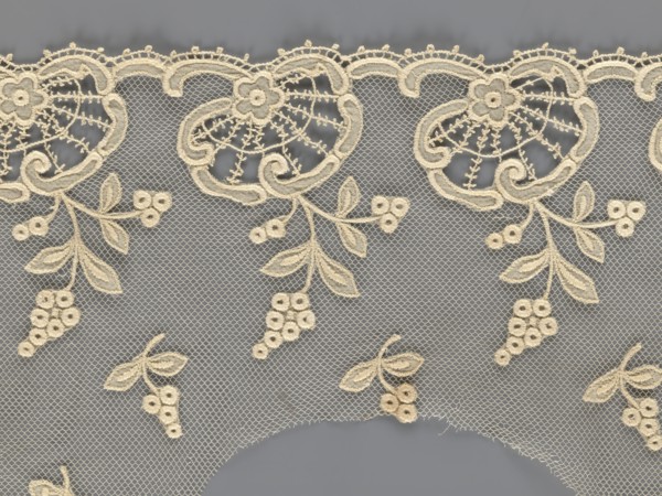 Fragment of lace, lace with plant ornaments, slightly serrated lower edge, featuring shell motifs