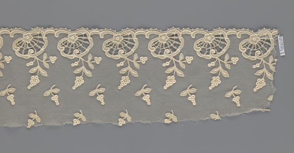 Fragment of lace, creator unknown, lace of, plant ornaments, slightly serrated lower edge with