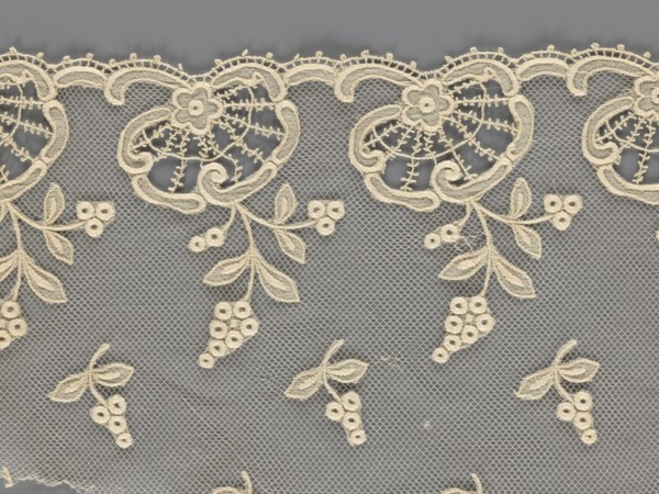 Fragment of lace, lace of, plant ornaments, slightly serrated lower edge with shell motifs and