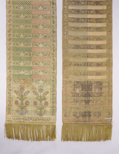 Kontusz sash, Bipartite heads with the pattern of flower bouquets on a vase-base, alternating