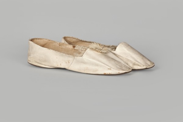 Women’s slippers, maker: Johann Dyck Vilnius; shoemaker’s workshop; ca. 1800–ca. 1850. Flat women’s