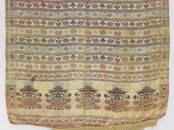 Kontusz sash; Five-part heads with an ornament of stylized, inverted floral bouquets alternating
