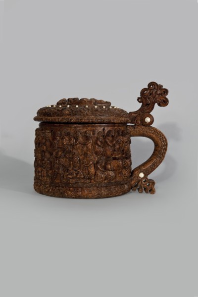 Wooden tankard, carved, probably a peg tankard;, Pear-shaped wooden tankard, round, richly