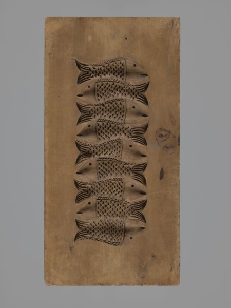 Double-sided gingerbread mould. Obverse: decorative pipe with fluted decoration; on the stem the