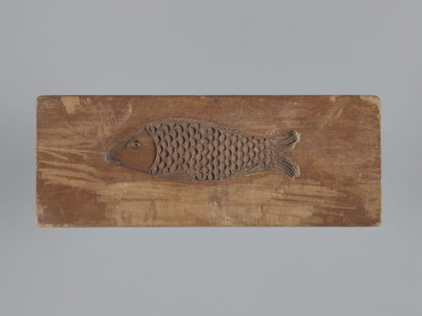 Double-sided gingerbread mould. Obverse: female figure in a long, patterned, richly decorated
