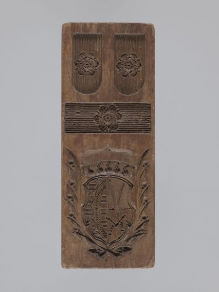 Double-sided gingerbread form. Obverse: heraldic shield; reverse: plant ornament. Double-sided