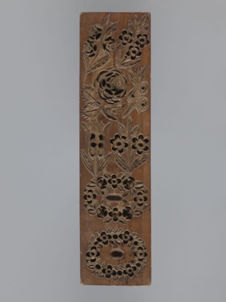 Double-sided gingerbread mould. Oblong rectangular shape. Obverse: 7 floral and plant motifs —