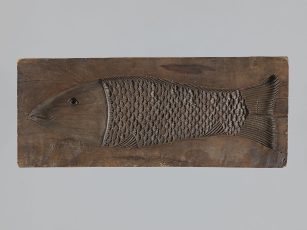 Double-sided gingerbread form. Obverse: male figure in a hussar uniform; reverse: fish.