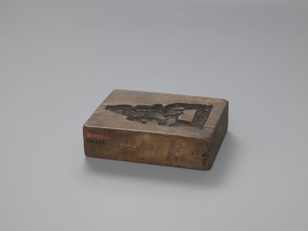 Double-sided gingerbread mould with the image of a rider on both sides, woodcarver or gingerbread