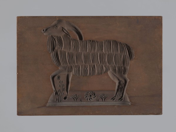 Double-sided gingerbread form; rectangular shape. One side: image of a grazing sheep in a meadow.
