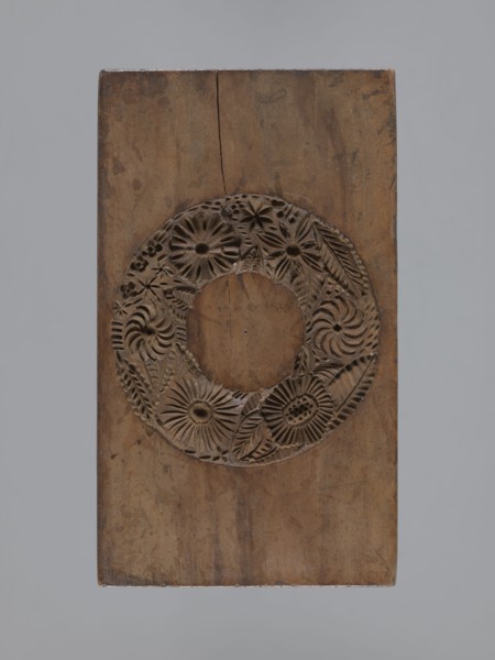 Double-sided gingerbread mould. Rectangular shape; obverse: oval coat of arms in a decorative round