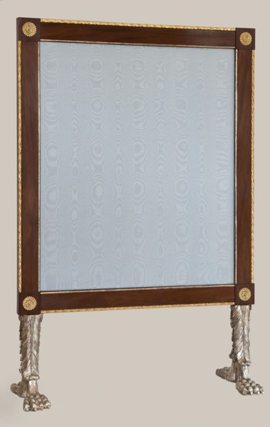 Fireplace screen in the form of a rectangular, mahogany-veneered frame mounted on a pair of carved,