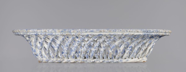 Openwork basket, Cmielów faience and porcelain factory; 1804-. Openwork basket with an oval