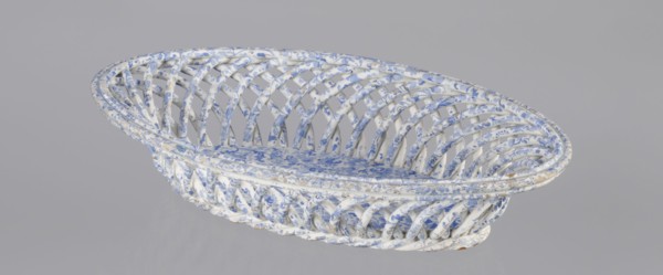 Openwork basket, Cmielów faience and porcelain factory; 1804- Openwork basket with an oval