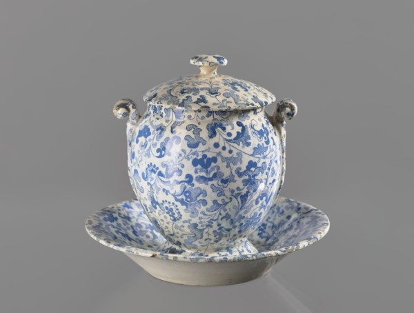 Mustard dish with lid, Cmielów faience and porcelain factory; 1804-, floral decorations. Mustard