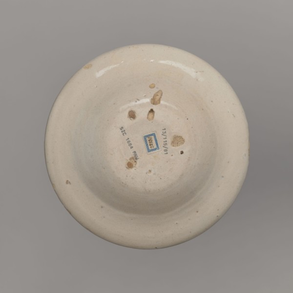 Bowl, unspecified manufacture; mirrors decoration; ; geometric-floral ornament; bowl decorated on