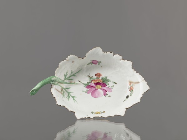 Leaf-shaped bowl. Makers: Francis Gardner porcelain factory 1766–1917 and Wierbilki/near Moscow