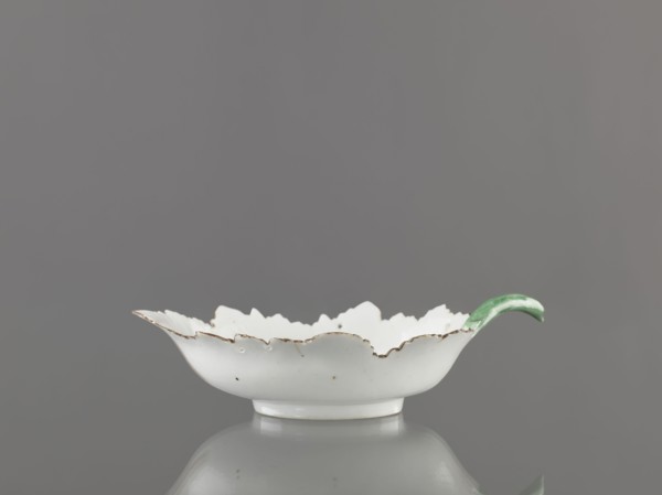 Leaf-shaped bowl, leaf-shaped bowl on a ring-shaped foot. Rims cut in the shape of leaves,