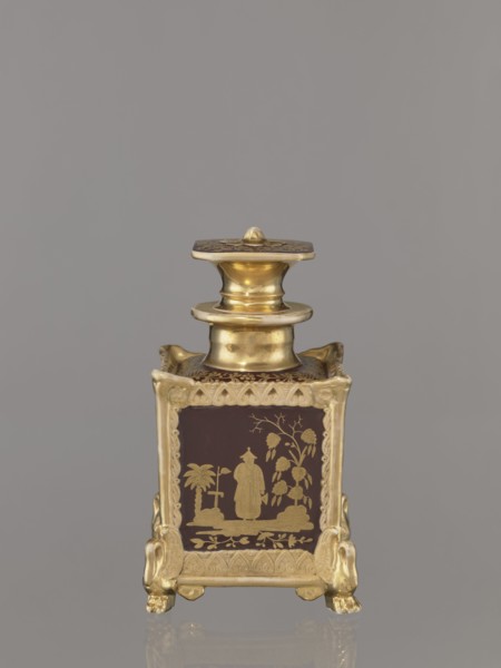 Bottle with lid. Porcelain manufactory of Francis Gardner 1766–1917. Chinoiserie cubic bottle with