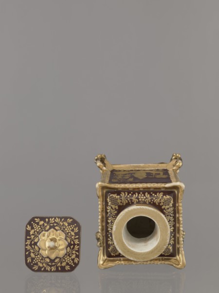 Bottle with lid. Porcelain, Gardner manufactory Francis Gardner; established 1766–1917. Cubic