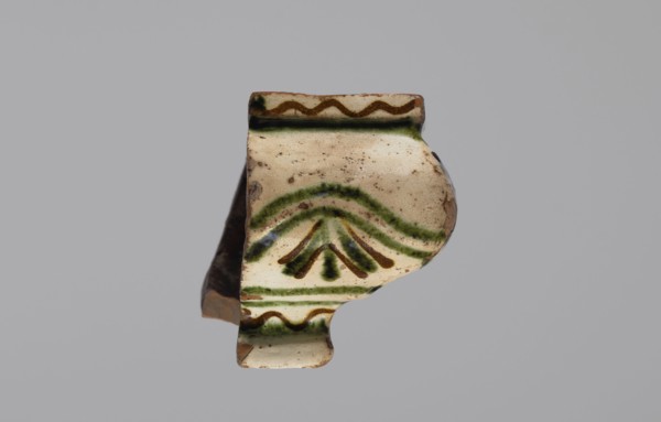 Cornice tile fragments 4. Tile cullet; painted with a wavy twirl pattern; 19th century; Hutsul