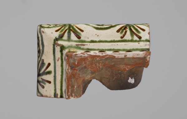 Cornice tile fragments 4, tile cullet; painted with a wavy twirl pattern; 19th century; Hutsul