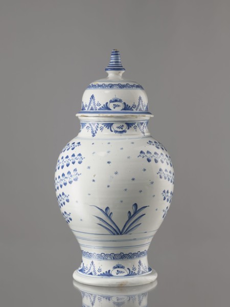 Vase with lid, Fayence-Manufaktur Muenden faience factory; 1732–1854, Hannoversch Münden; maker: