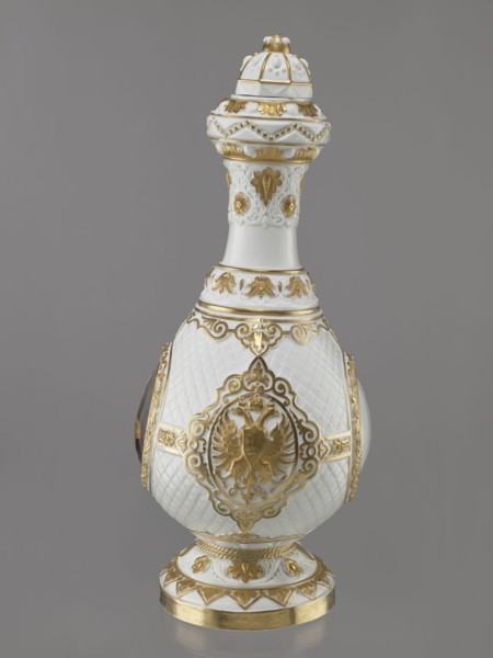 Bottle-shaped vase with a domed lid. Imperial Porcelain Factory in St. Petersburg 1744–1917;